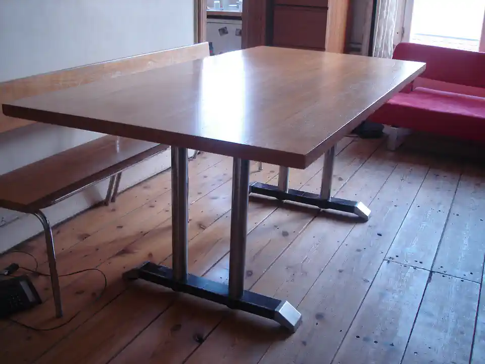 2011-09-19-04_Huis-Inrichting-04_Tafels-tenentafel2 (© Marens van Leunen)