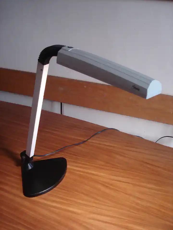 2011-11-18-04_Huis-Inrichting-02_Lampen-illutec1 (© Marens van Leunen)