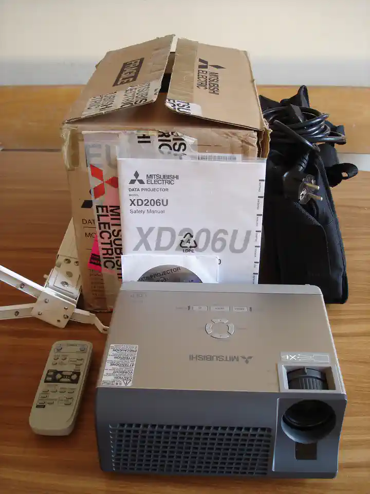 2012-09-07-01_Audio, Tv en Foto-02_Overige-beamer7 (© Marens van Leunen)
