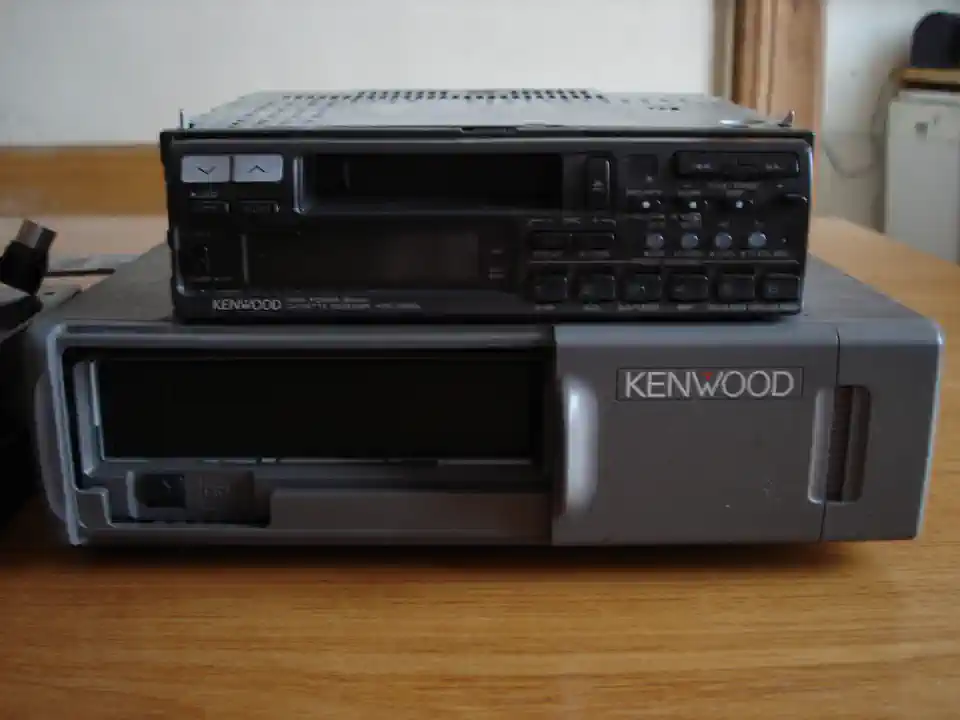 2013-01-20-01_Audio, Tv en Foto-08_CD speler-kenwood2 (2) (© Marens van Leunen)