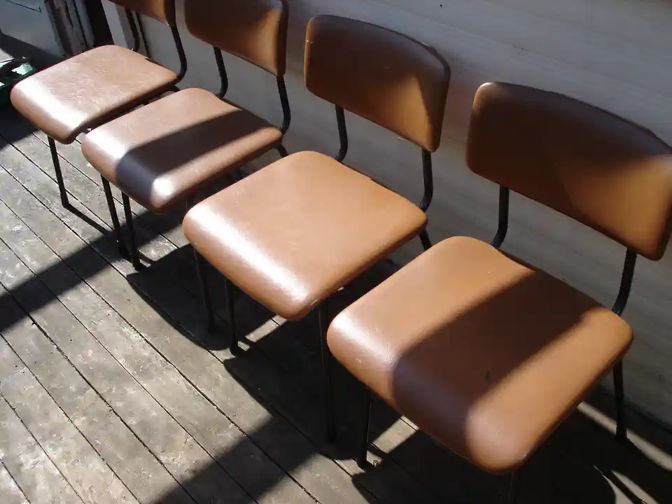 2013-05-04-04_Huis-Inrichting-01_Stoelen-gispenstoeltjes3 (© Marens van Leunen)