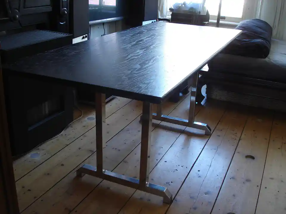 2013-05-04-04_Huis-Inrichting-04_Tafels-tafel1 (© Marens van Leunen)