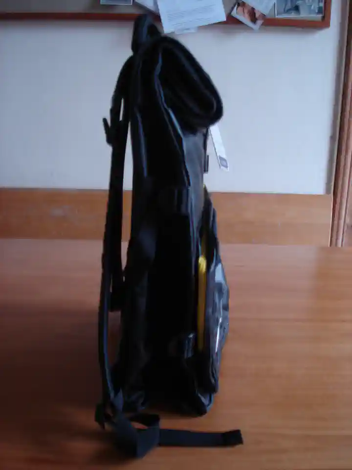 2013-05-19-06_Diversen-01_Kleding heren-rugzak4 (© Marens van Leunen)