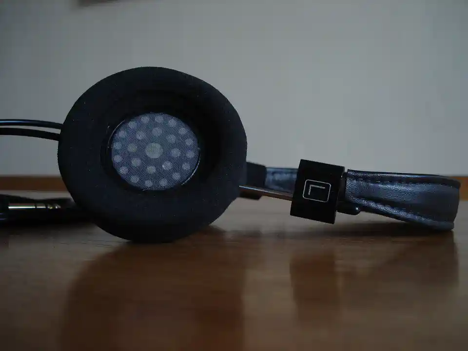 2013-10-02-01_Audio, Tv en Foto-04_Koptelefoons-DSC02311 (© Marens van Leunen)