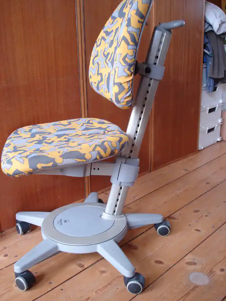 2013-10-04-04_Huis-Inrichting-01_Stoelen-DSC02319 (© Marens van Leunen)