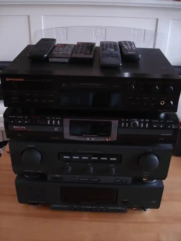 2014-12-09-01_Audio, Tv en Foto-06_Stereo-set-DSC03381 (© Marens van Leunen)