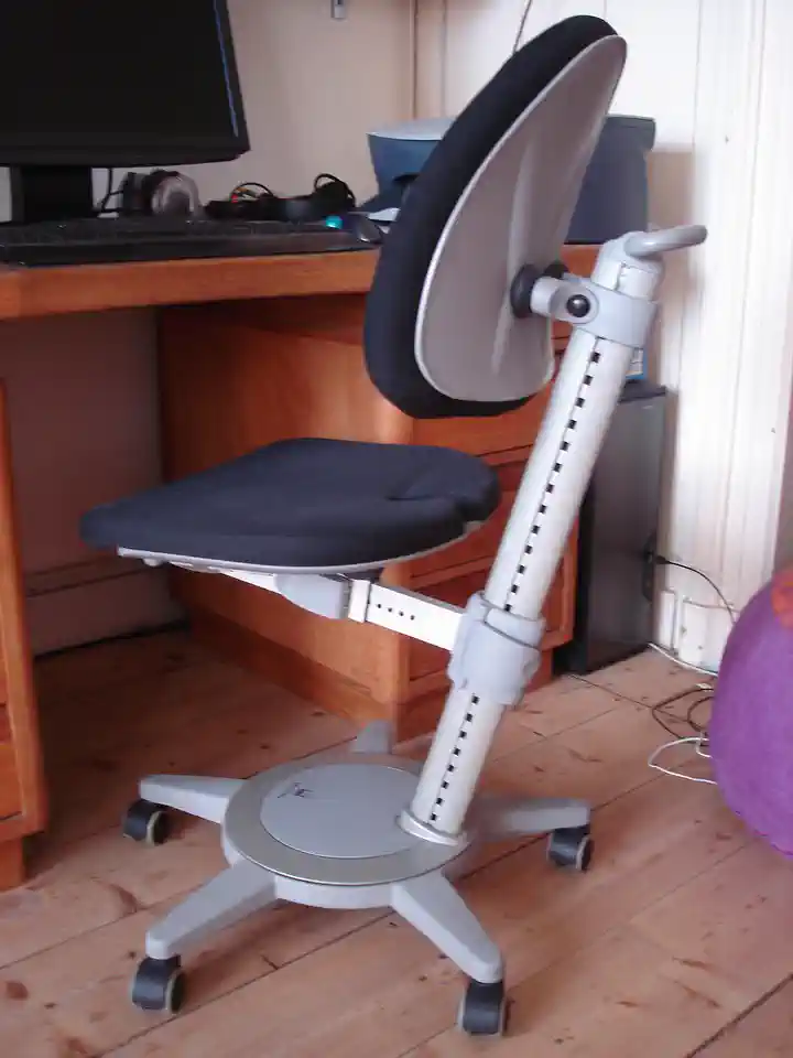 2015-02-08-04_Huis-Inrichting-01_Stoelen-DSC03492 (© Marens van Leunen)