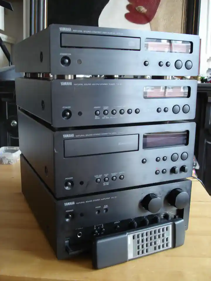2015-05-04-01_Audio, Tv en Foto-06_Stereo-set-DSC03751 (© Marens van Leunen)