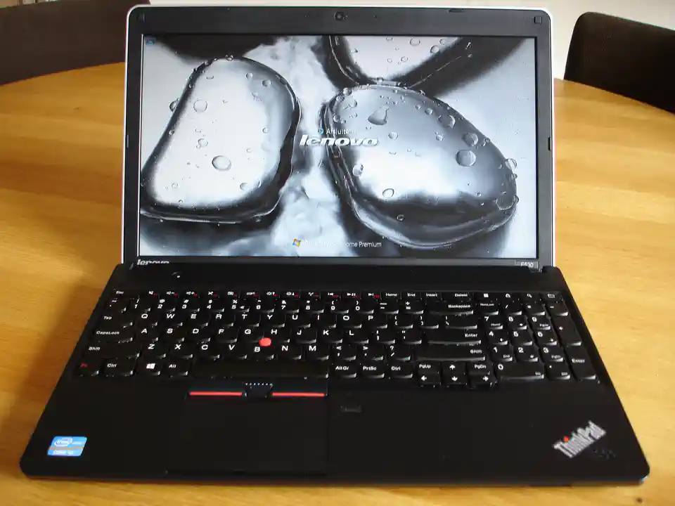 2016-07-31-02_Computers en Software-01_Laptops-DSC03951 (© Marens van Leunen)