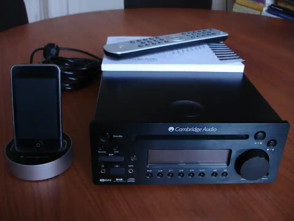 2017-03-06-01_Audio, Tv en Foto-03_Versterkers en receivers-DSC04246 (© Marens van Leunen)