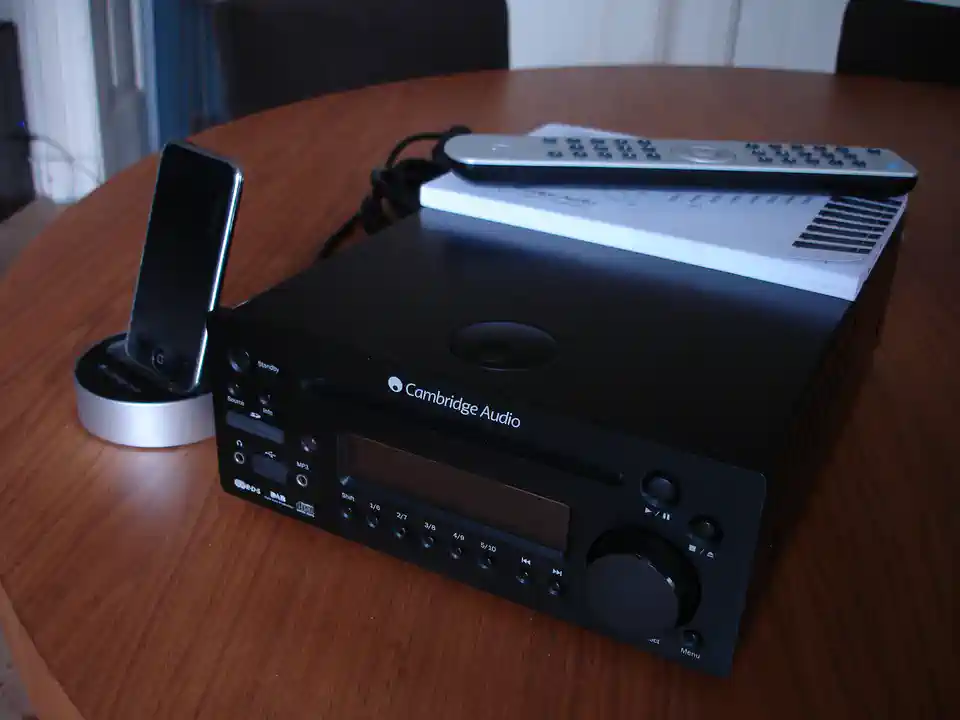 2017-03-06-01_Audio, Tv en Foto-03_Versterkers en receivers-DSC04248 (© Marens van Leunen)