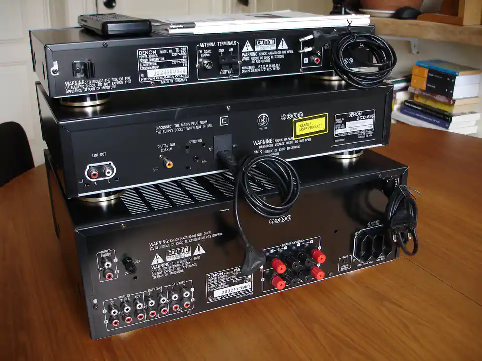 2017-03-06-01_Audio, Tv en Foto-06_Stereo-set-DSC04228 (© Marens van Leunen)