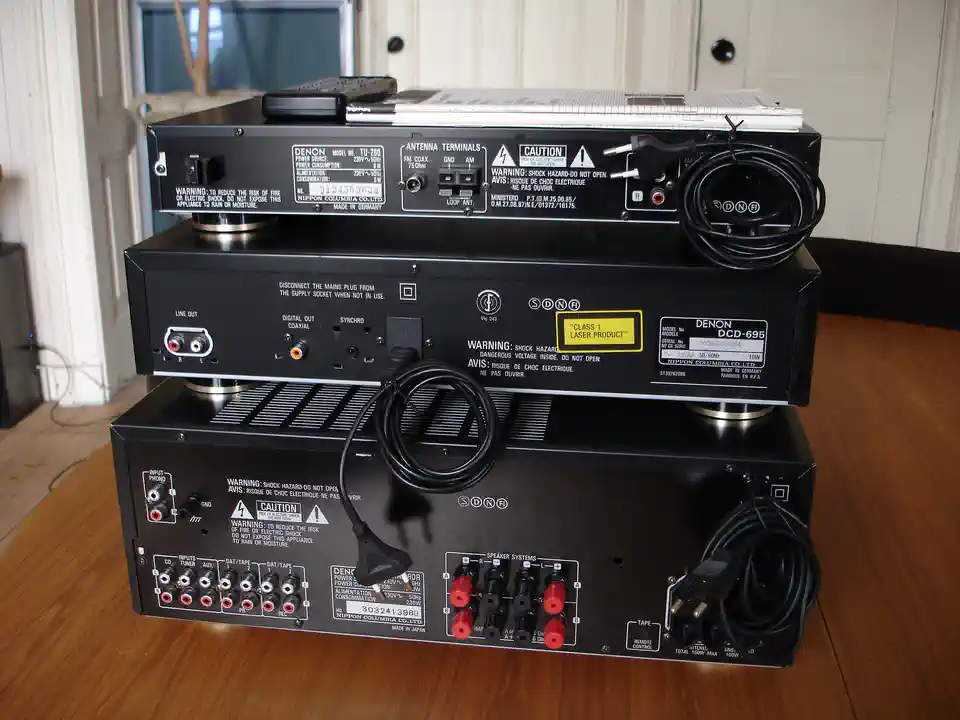 2017-03-06-01_Audio, Tv en Foto-06_Stereo-set-DSC04229 (© Marens van Leunen)