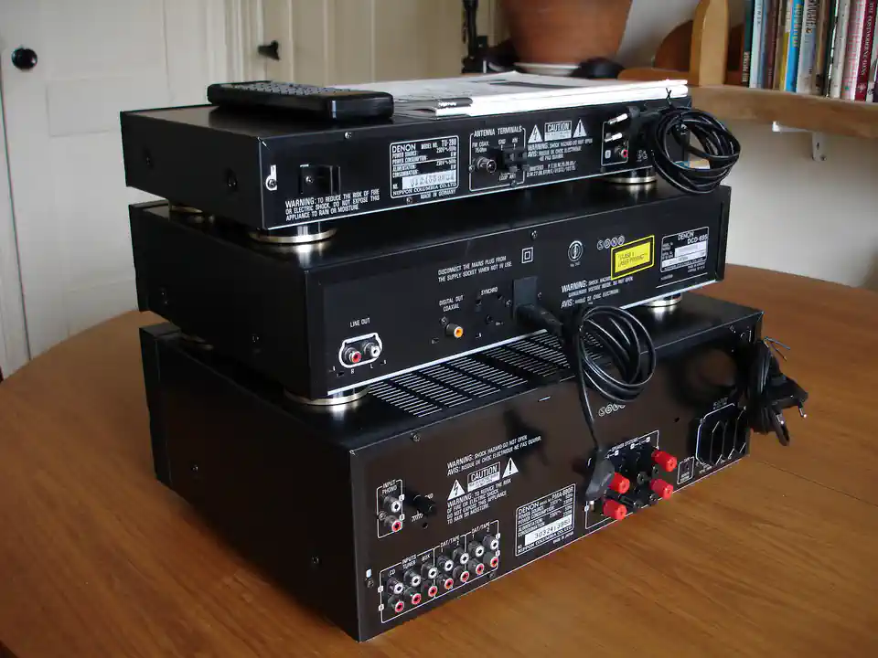 2017-03-06-01_Audio, Tv en Foto-06_Stereo-set-DSC04230 (© Marens van Leunen)