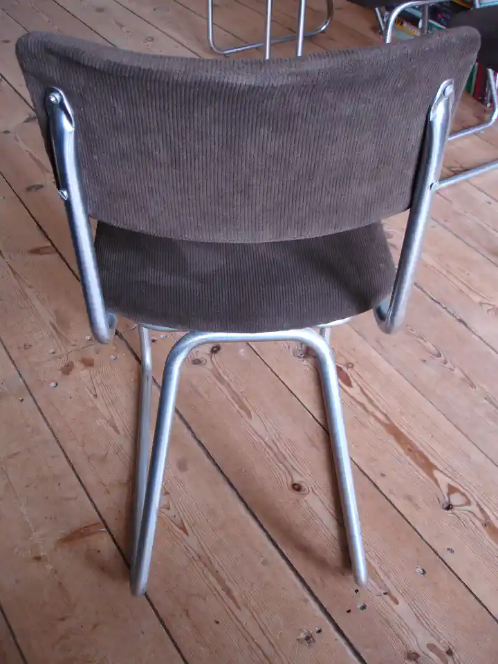 2017-10-04-04_Huis-Inrichting-01_Stoelen-DSC04358 (© Marens van Leunen)