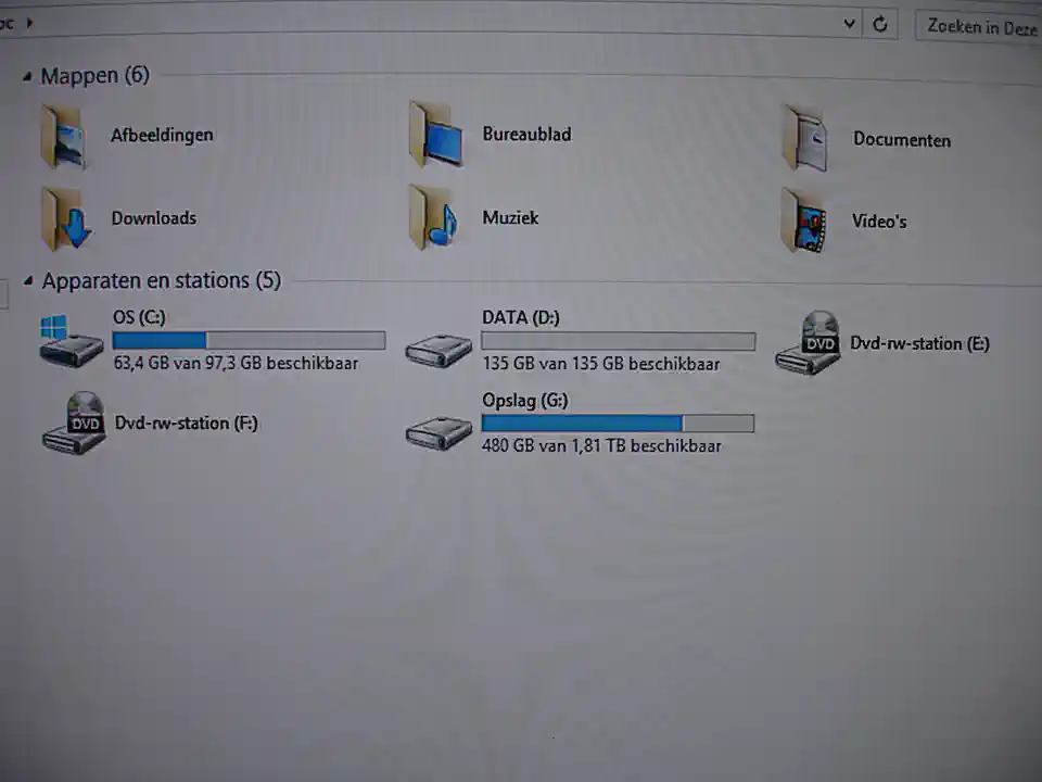 2017-12-14-02_Computers en Software-01_Laptops-DSC04481 (© Marens van Leunen)