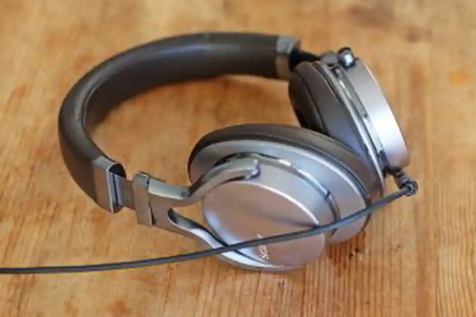 2018-10-02-01_Audio, Tv en Foto-04_Koptelefoons-sony-mdr-1a-5-1-320x213 (© Marens van Leunen)