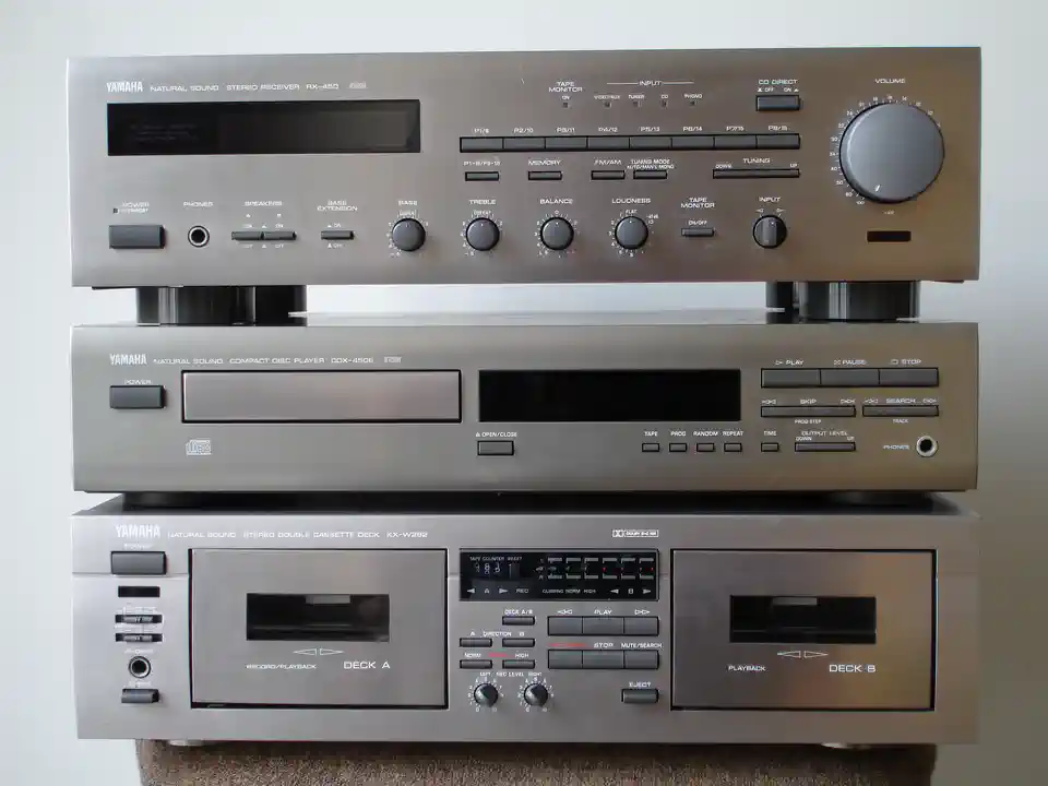 2018-12-28-01_Audio, Tv en Foto-06_Stereo-set-DSC04829 (© Marens van Leunen)