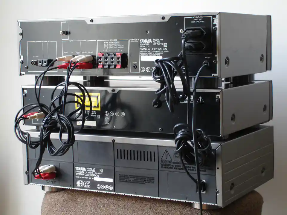 2018-12-28-01_Audio, Tv en Foto-06_Stereo-set-DSC04832 (© Marens van Leunen)