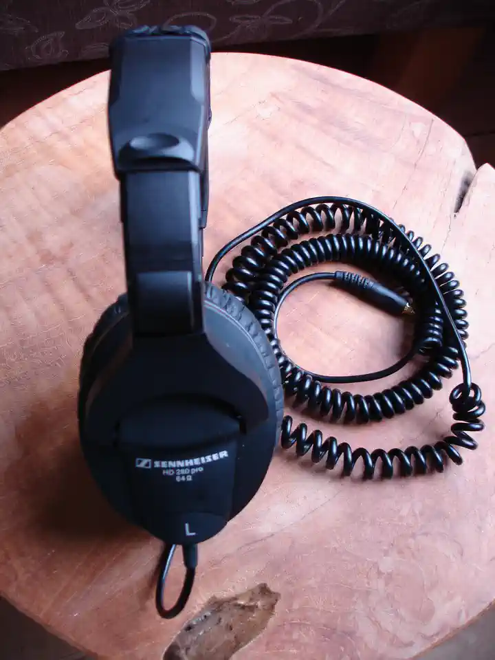 2019-11-09-01_Audio, Tv en Foto-04_Koptelefoons-DSC05212 (© Marens van Leunen)