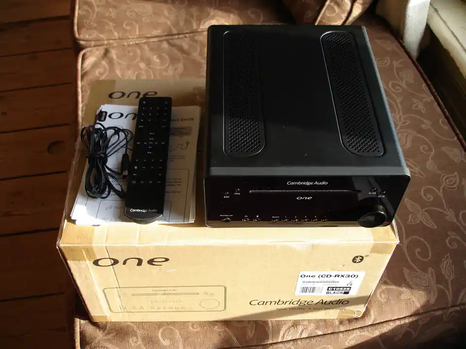 2019-12-02-01_Audio, Tv en Foto-03_Versterkers en receivers-DSC05240 (© Marens van Leunen)