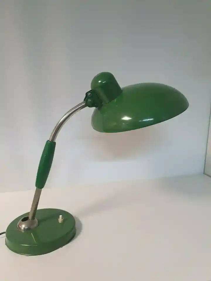 2021-02-01-04_Huis-Inrichting-02_Lampen-Schreibtischlampe-2035-Tischlampe-von-Christian-Dell-fur-Koranda-_57 (© Marens van Leunen)