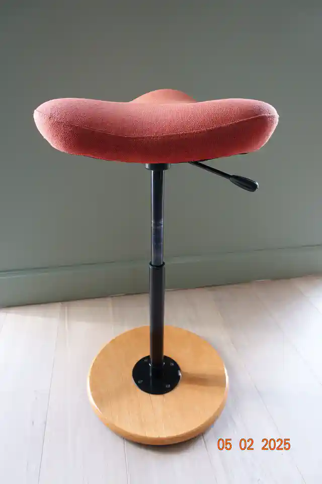 2025-02-05-04_Huis-Inrichting-01_Stoelen-DSC05858 (© Marens van Leunen)