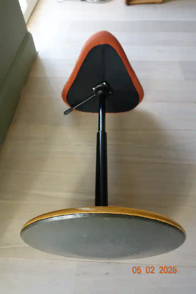 2025-02-05-04_Huis-Inrichting-01_Stoelen-DSC05863 (© Marens van Leunen)